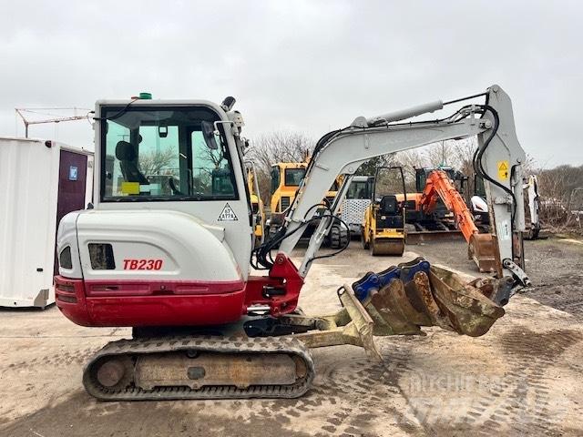 Takeuchi TB 230 Mini kotrók < 7t