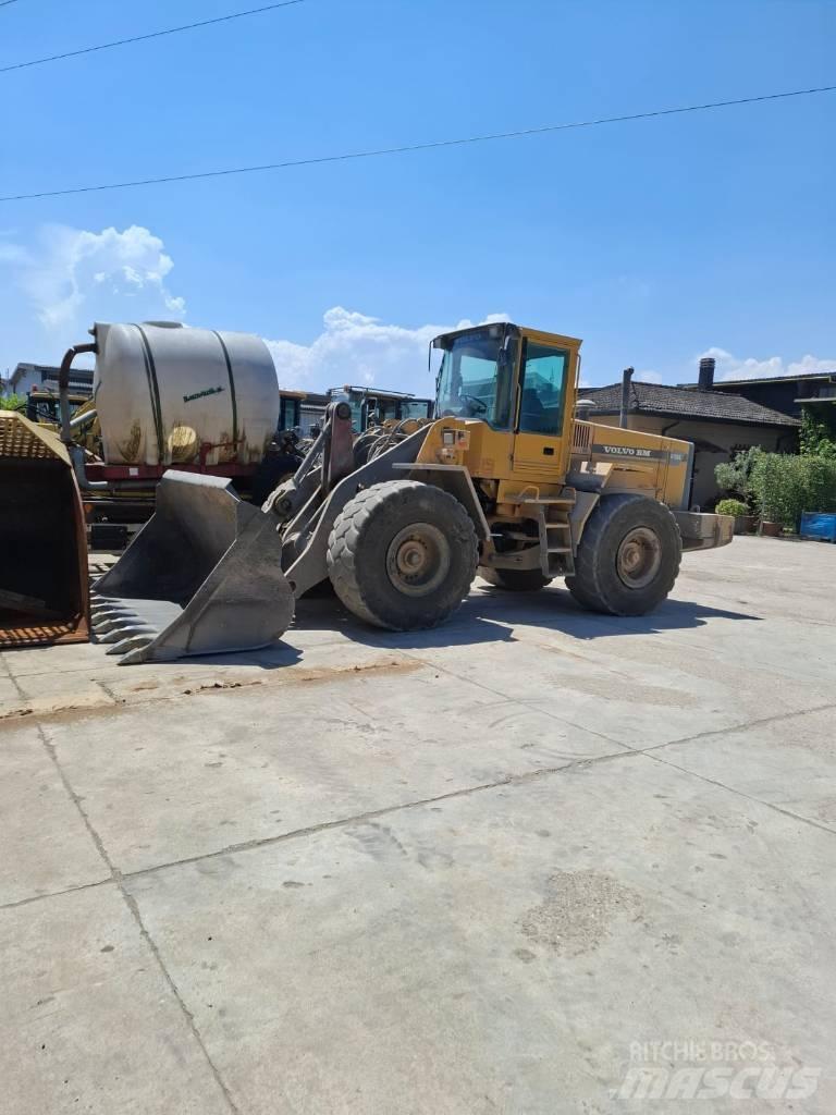 Volvo L 120 C Gumikerekes homlokrakodók