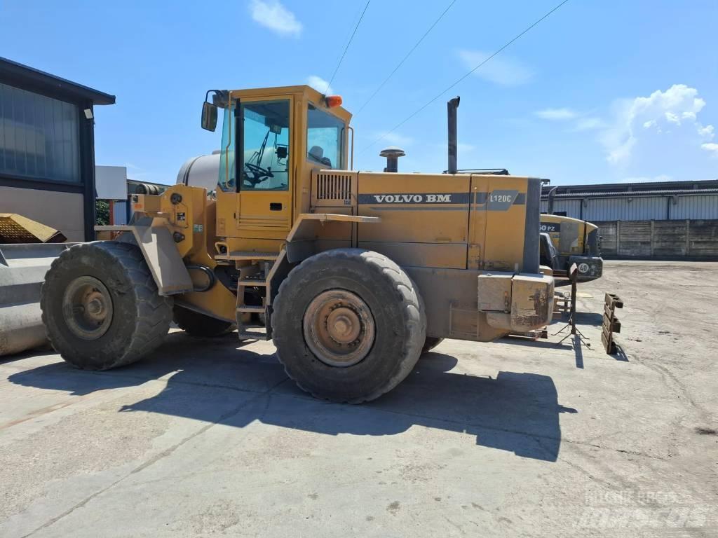 Volvo L 120 C Gumikerekes homlokrakodók