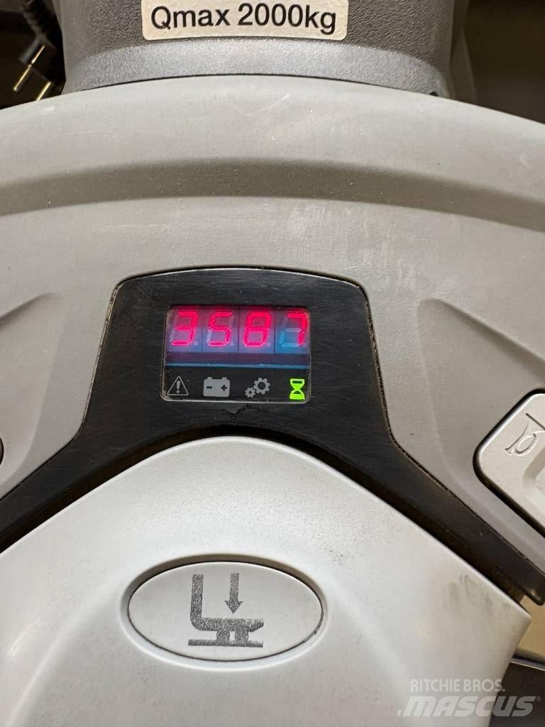Cesab P 320 Vezetőállásos alacsony emelőkocsi