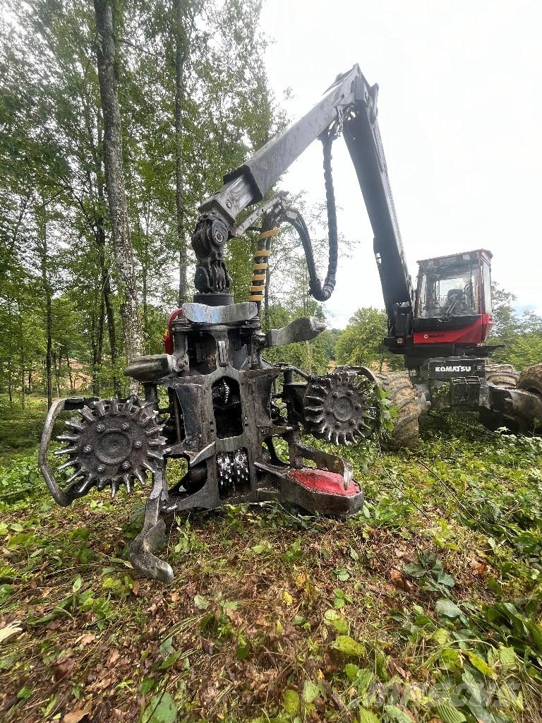 Komatsu 931 Betakarítók