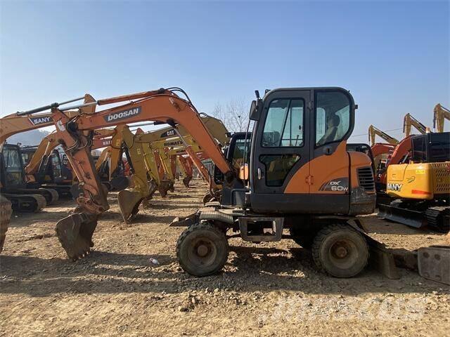 Doosan DX60W Gumikerekes kotrók