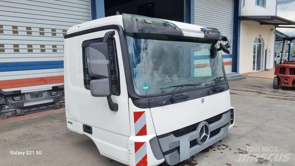 Mercedes-Benz CABIN Vezetőfülke és belső tartozékok