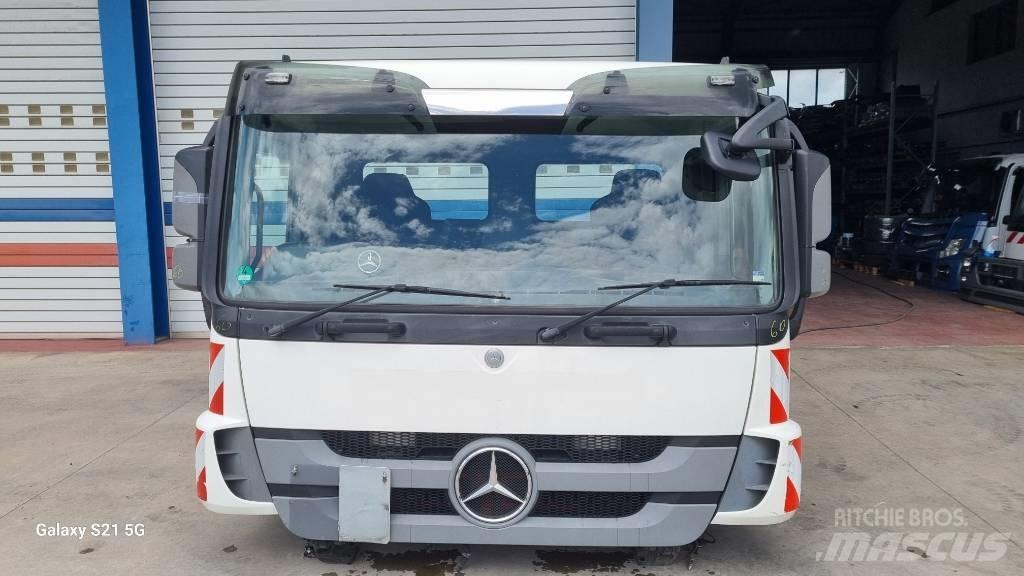 Mercedes-Benz CABIN Vezetőfülke és belső tartozékok