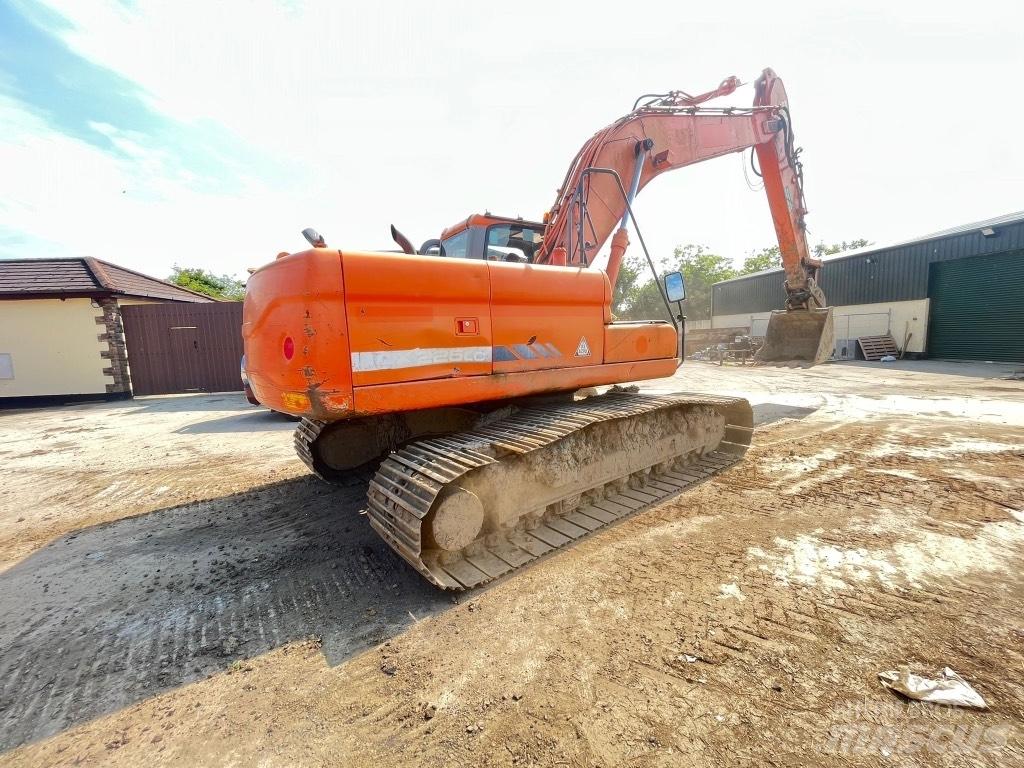 Doosan DX225 Gumikerekes kotrók