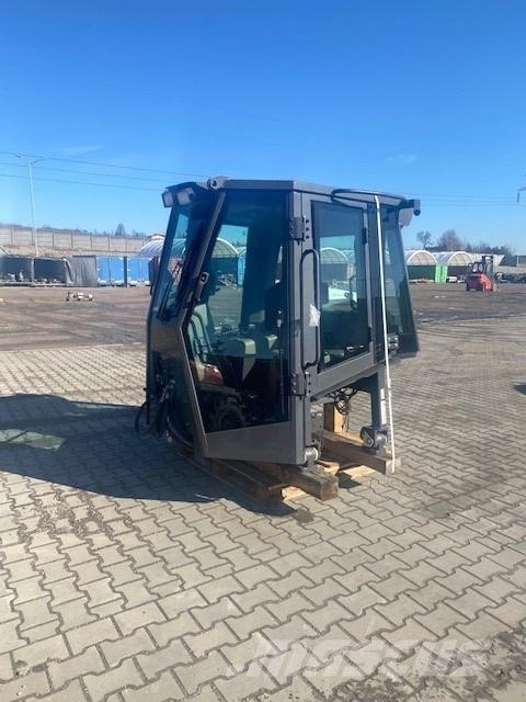 CASE D 1650 NEW CAB Vezetőfülke és belső tartozékok