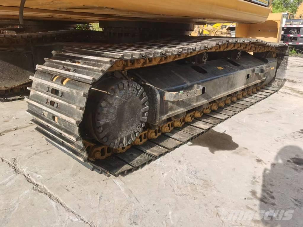 CAT 320d2 Lánctalpas kotrók