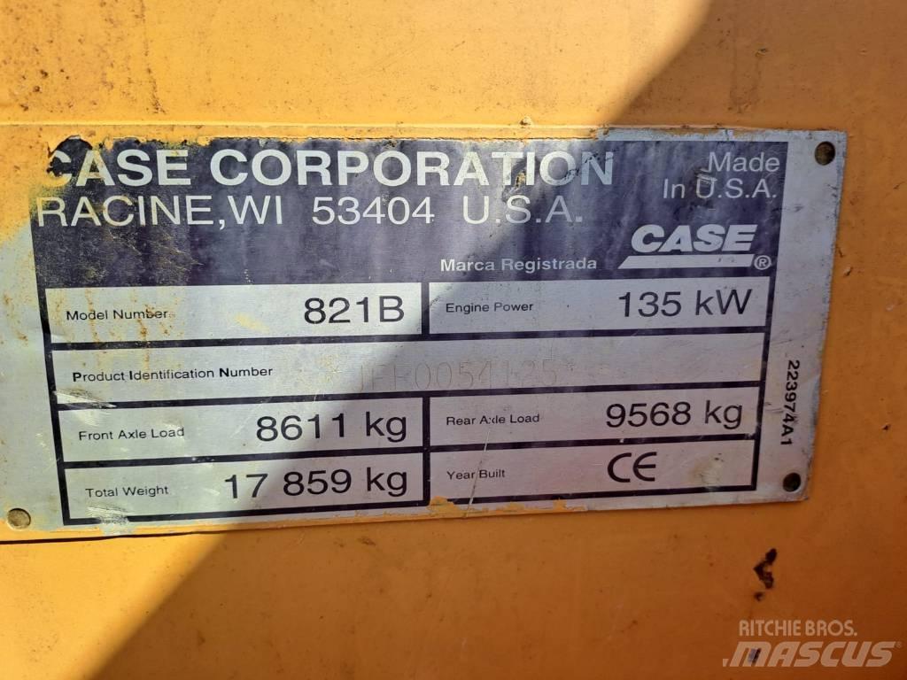 CASE 821 B Gumikerekes homlokrakodók