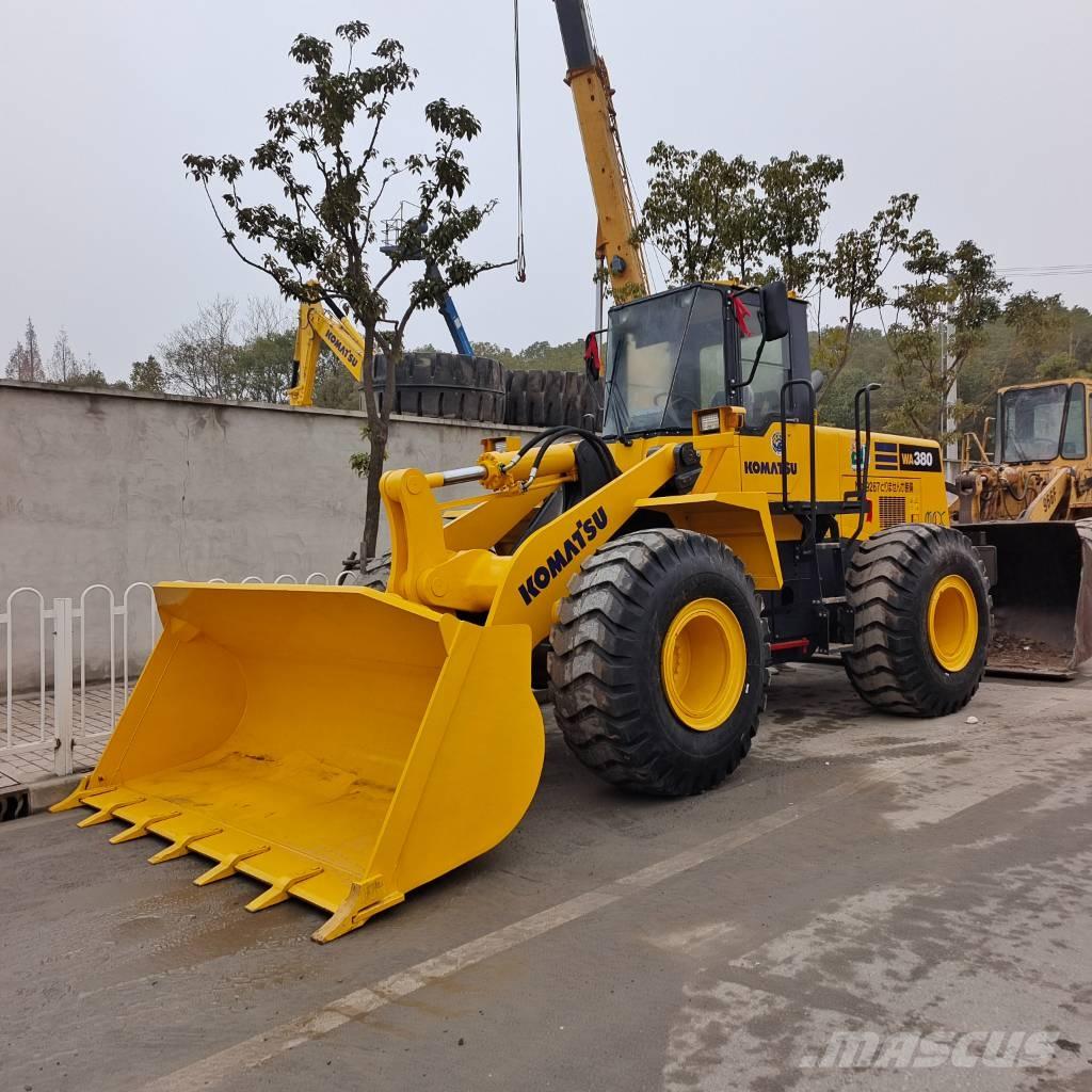Komatsu WA 380 Gumikerekes homlokrakodók