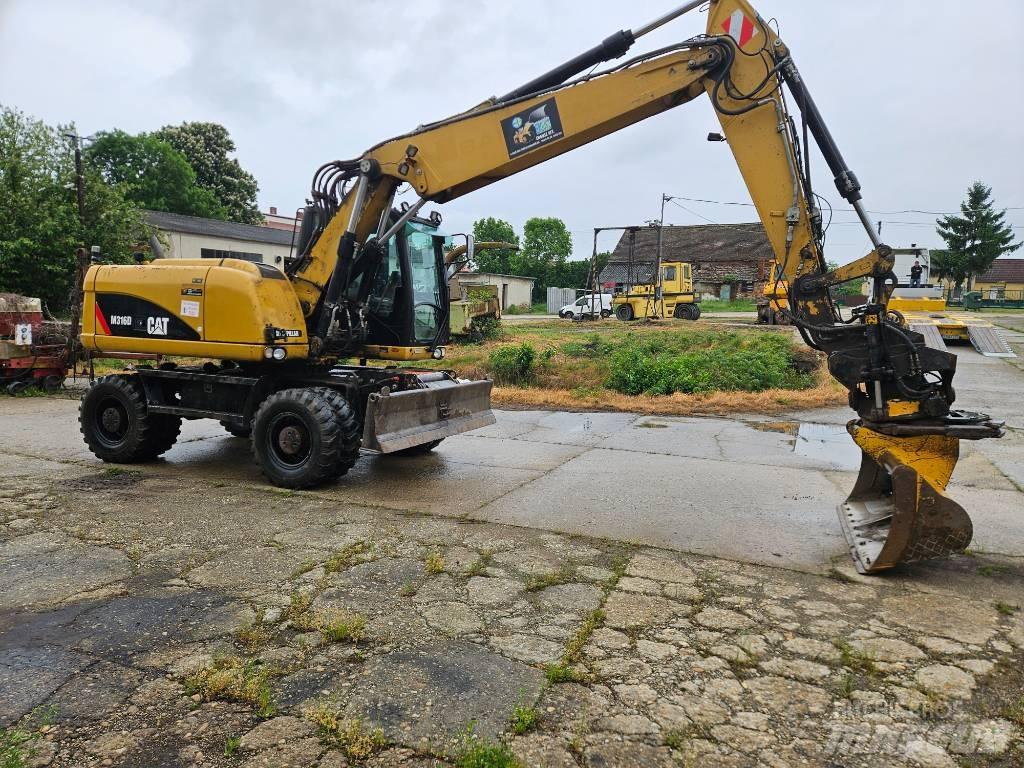 CAT M 316 D Gumikerekes kotrók