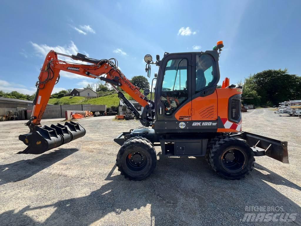 Develon DX 100 W-7 Gumikerekes kotrók