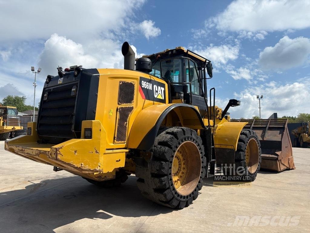 CAT 966 M Gumikerekes homlokrakodók