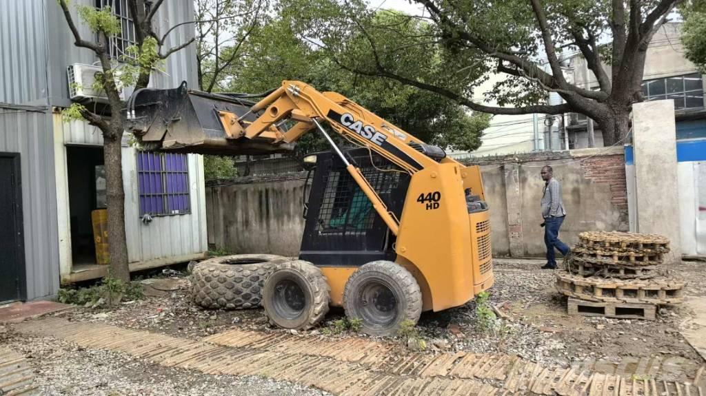 CASE 440 Kompaktrakodók