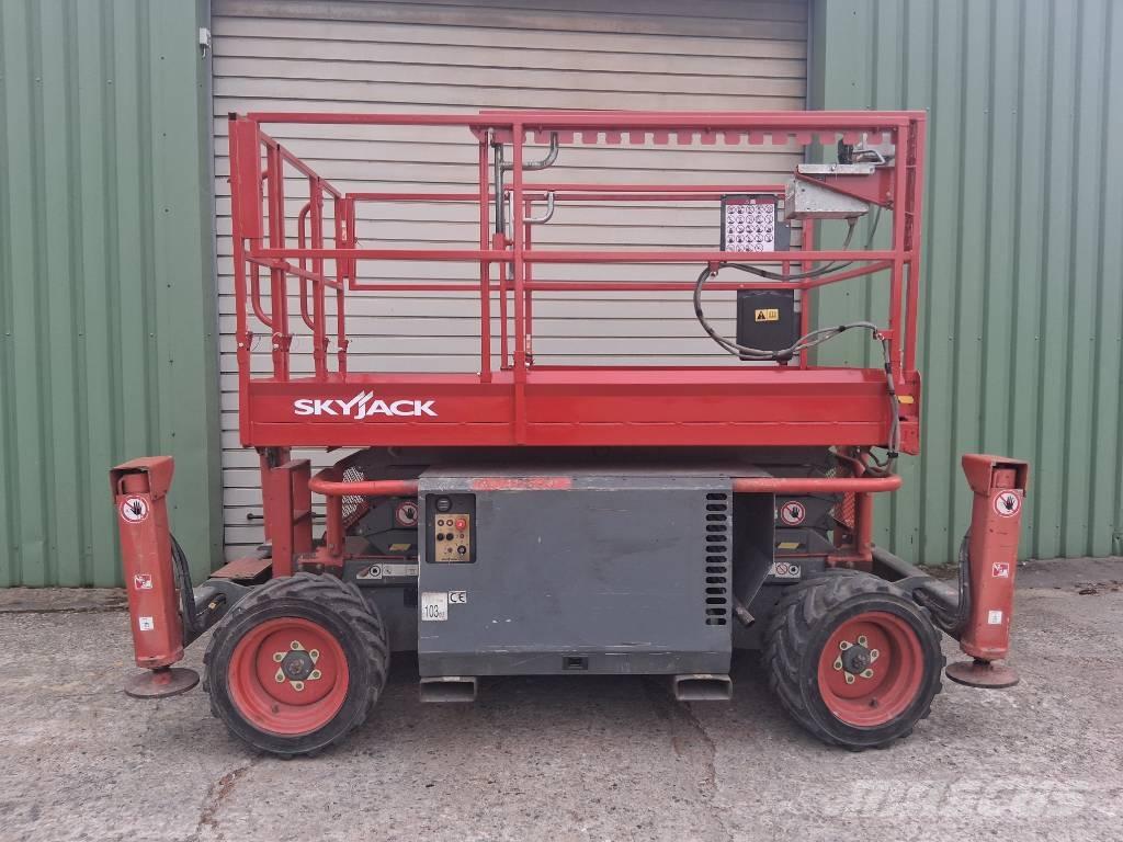 SkyJack SJ 6826 RT Ollós emelők