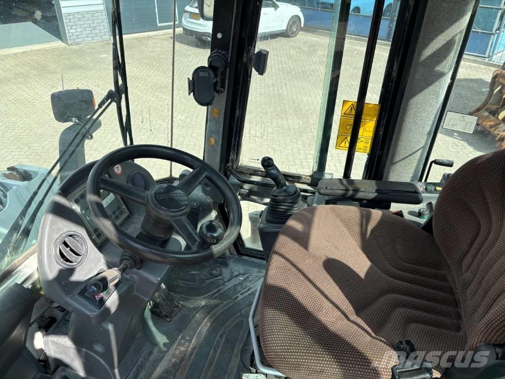 Liebherr L 538 Gumikerekes homlokrakodók