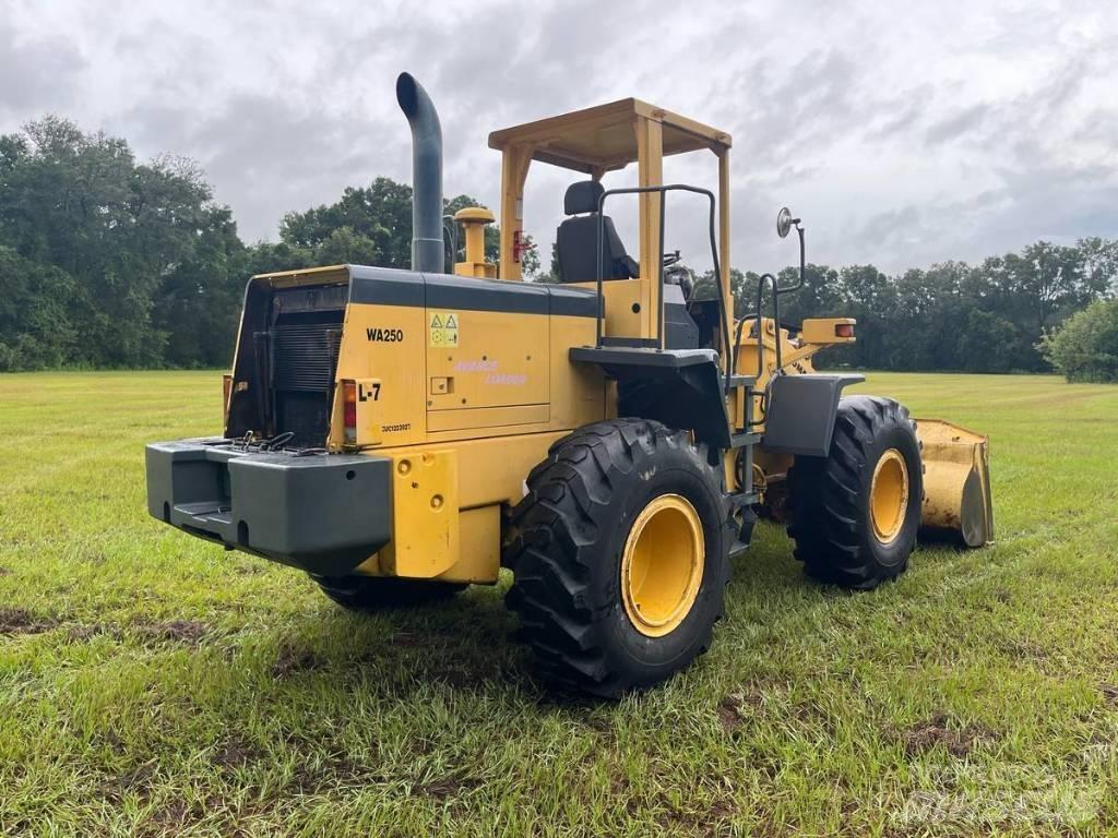 Komatsu WA 250-3L Gumikerekes homlokrakodók