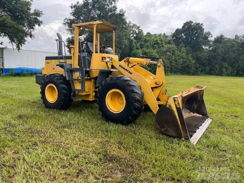 Komatsu WA 250-3L Gumikerekes homlokrakodók