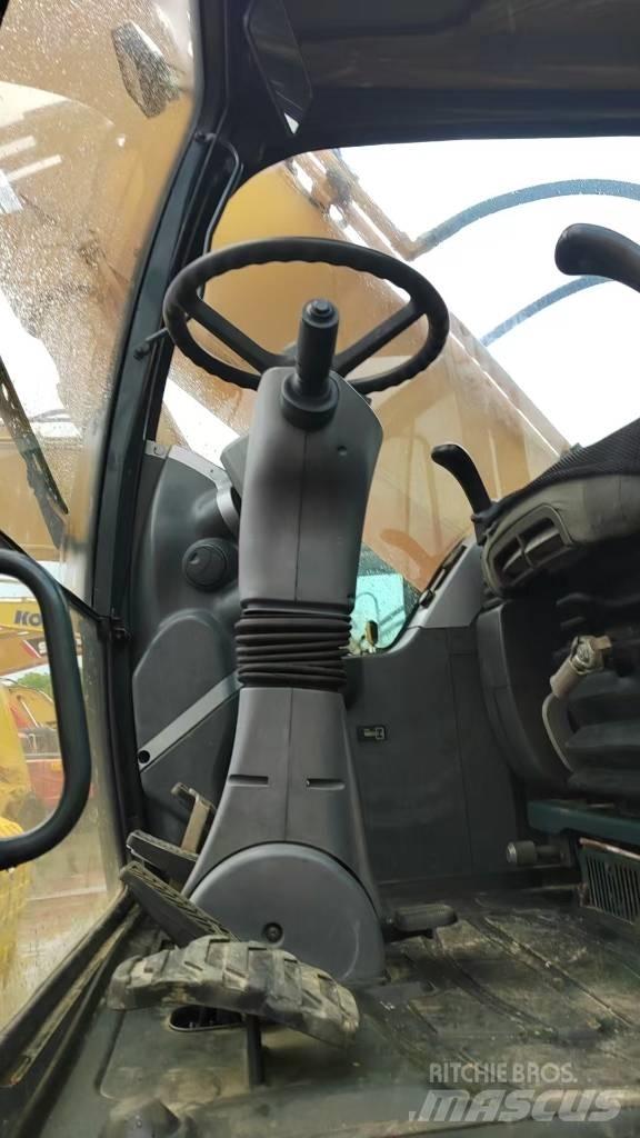Hyundai 210W-9 Gumikerekes kotrók