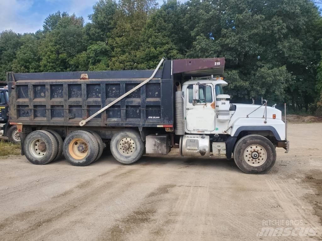 Mack RD 688 S Billenő teherautók
