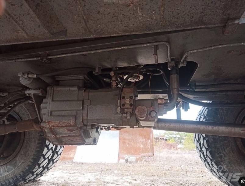 Atlas 1604 Gumikerekes kotrók