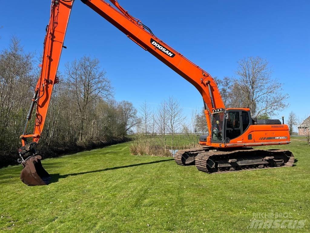 Doosan DX 300 Lánctalpas kotrók