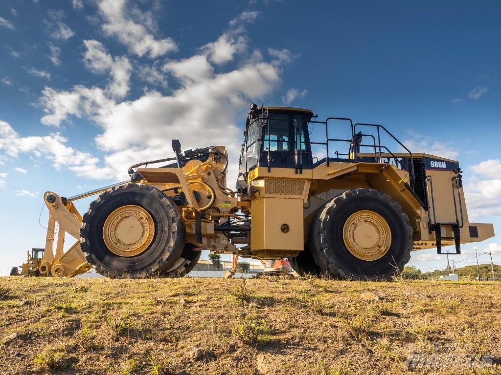 CAT 988 H Gumikerekes homlokrakodók