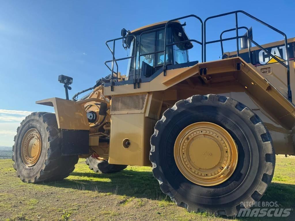 CAT 988 H Gumikerekes homlokrakodók