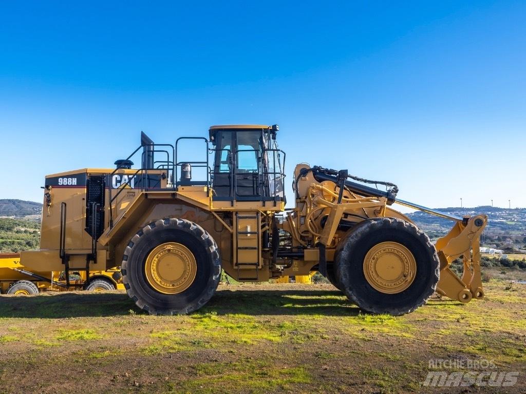 CAT 988 H Gumikerekes homlokrakodók