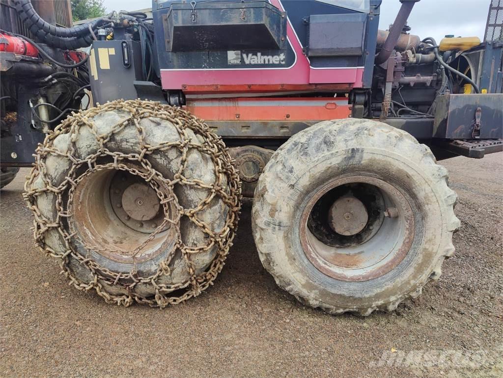 Valmet 840 Kihordók