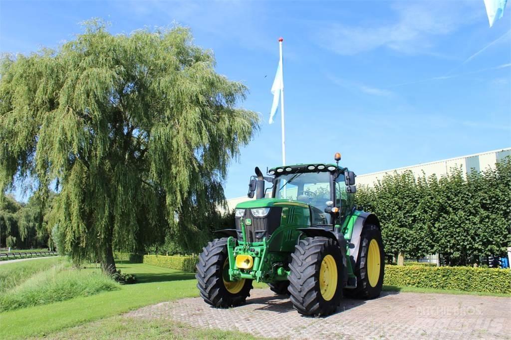 John Deere 6215R Traktorok