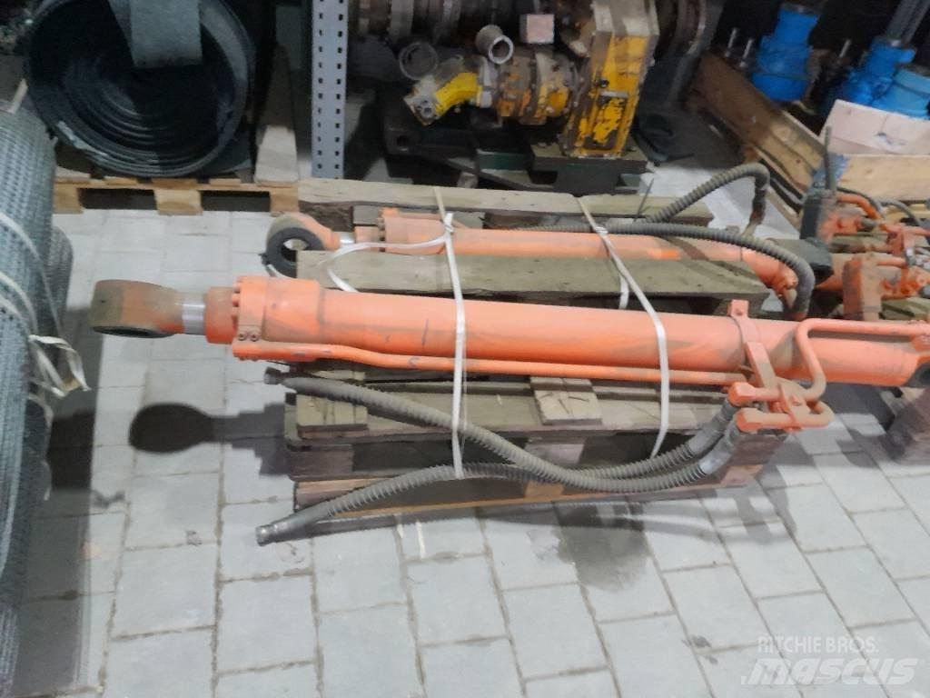 Hitachi ZX 210 Lánctalpas kotrók