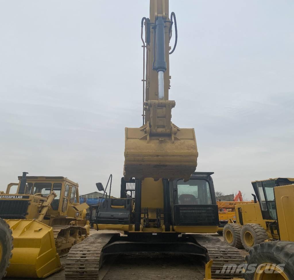 CAT 330 D L Lánctalpas kotrók