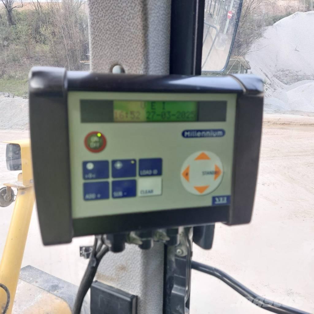 Komatsu WA 600-3 Gumikerekes homlokrakodók