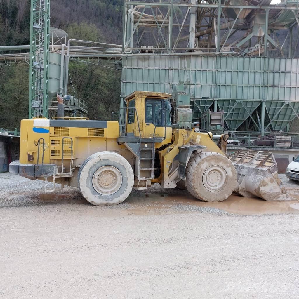 Komatsu WA 600-3 Gumikerekes homlokrakodók