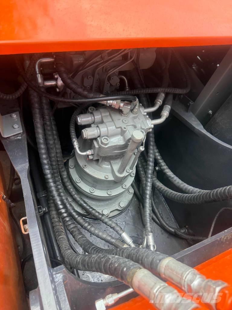 Hitachi ZX200 Lánctalpas kotrók