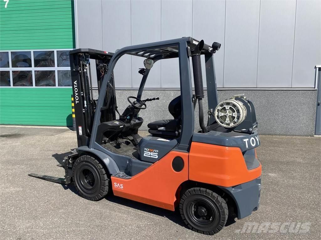 Toyota 02-8FGF25 Gázüzemű targoncák
