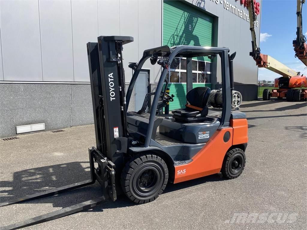 Toyota 02-8FGF25 Gázüzemű targoncák
