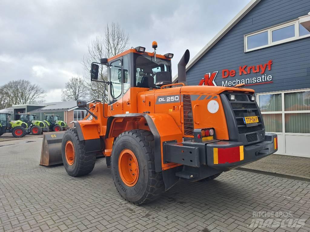 Doosan DL250 Gumikerekes homlokrakodók