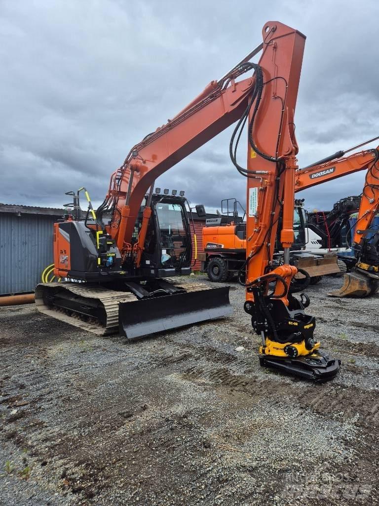 Hitachi ZX 135 US -7 Lánctalpas kotrók