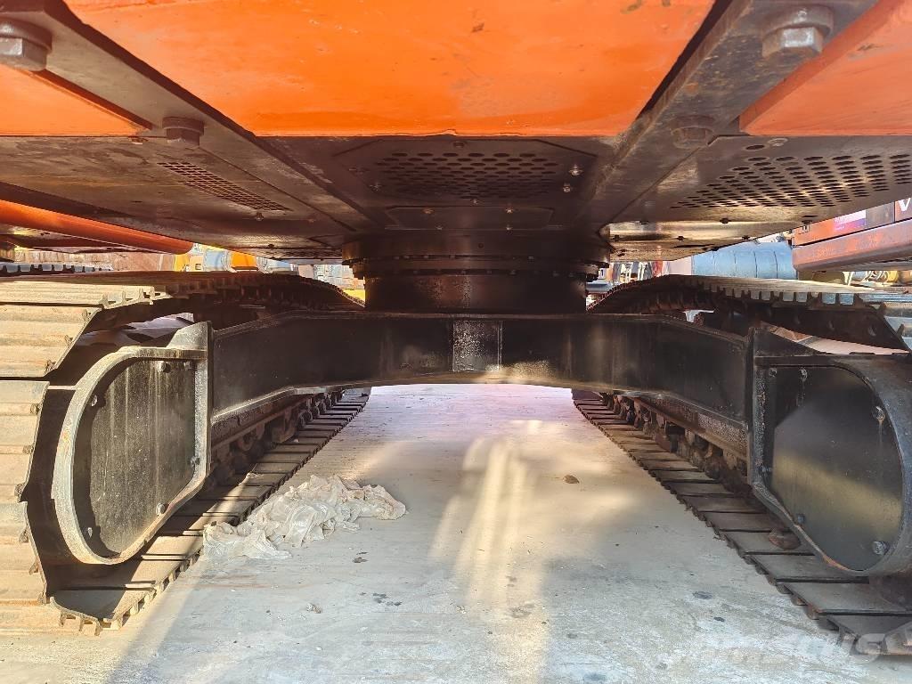 Hitachi ZX 210 Lánctalpas kotrók