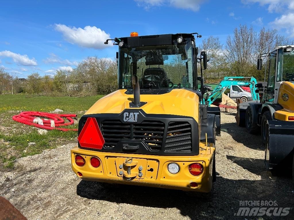 CAT 906 Gumikerekes homlokrakodók