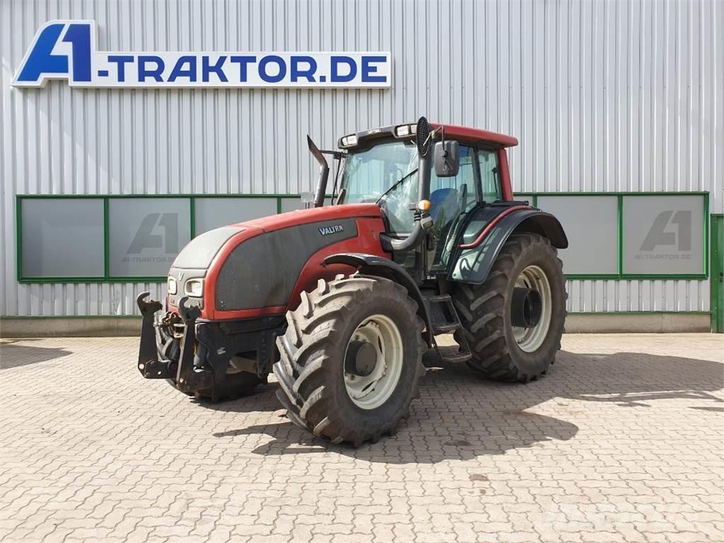Valtra T151 Traktorok