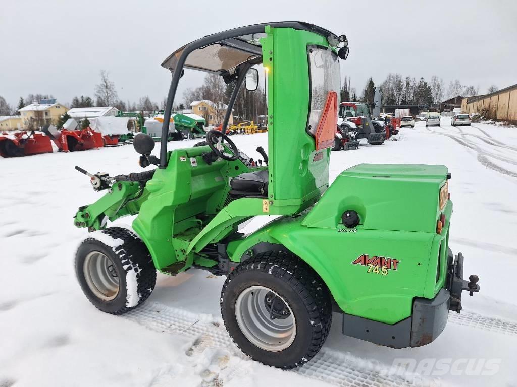 Avant 745 Univerzális rakodók