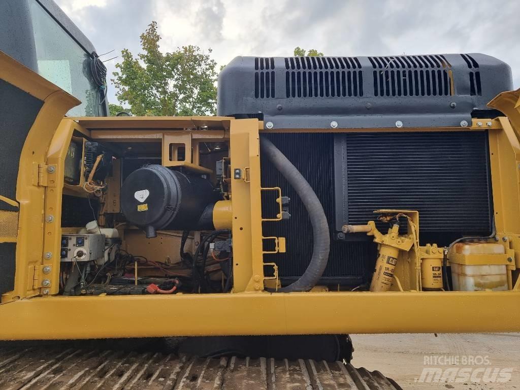 CAT 330 D Lánctalpas kotrók