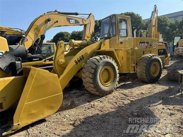 CAT 966 F Gumikerekes homlokrakodók