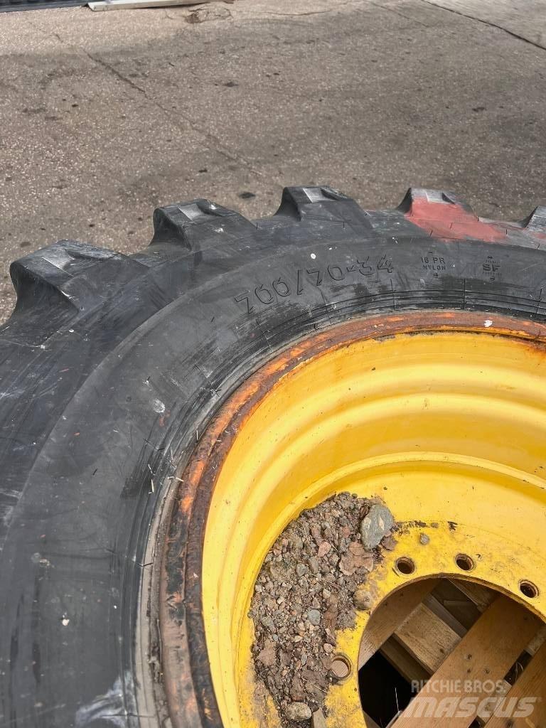 Nokian 700/70-34 Gumiabroncsok, kerekek és felnik