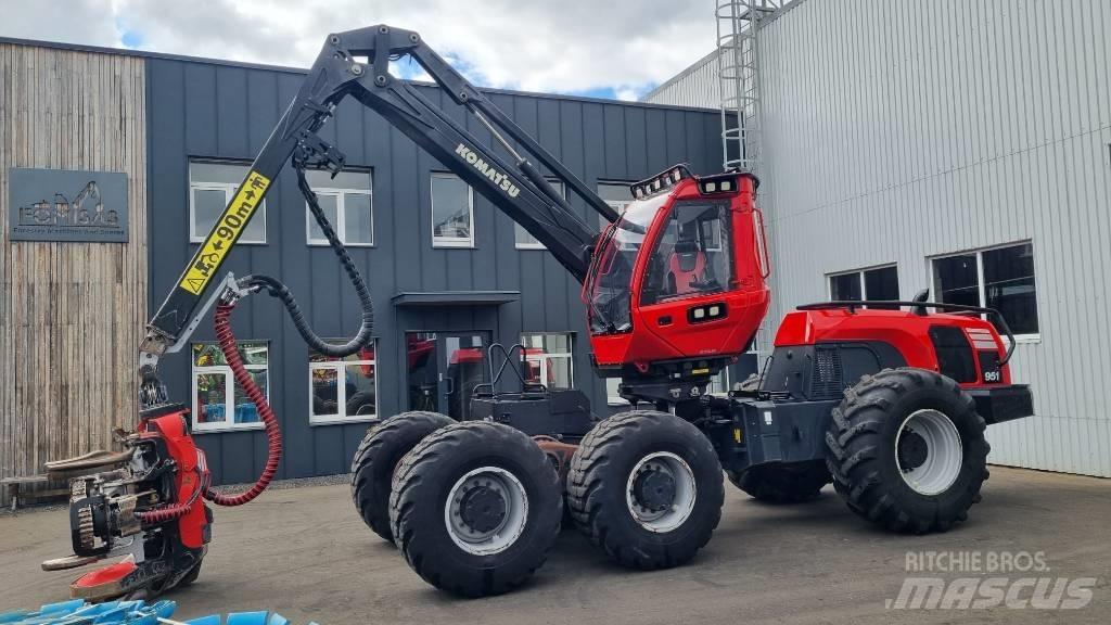 Komatsu 951 Betakarítók