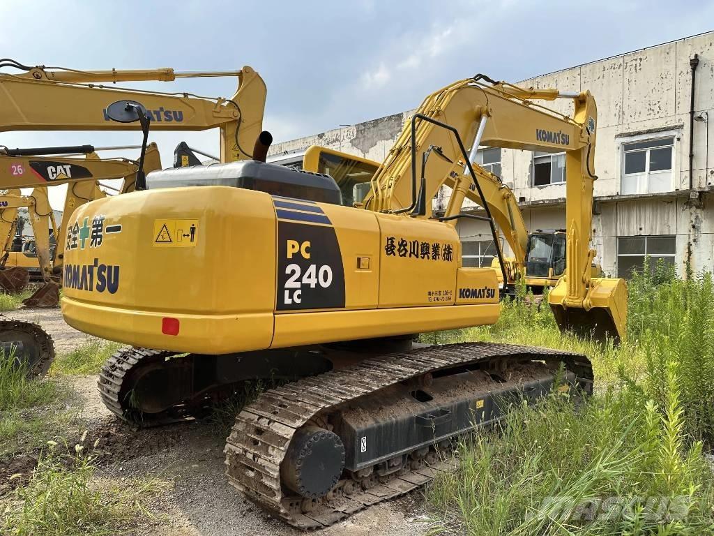 Komatsu PC240-8 Lánctalpas kotrók