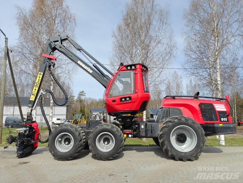 Komatsu 911 Betakarítók