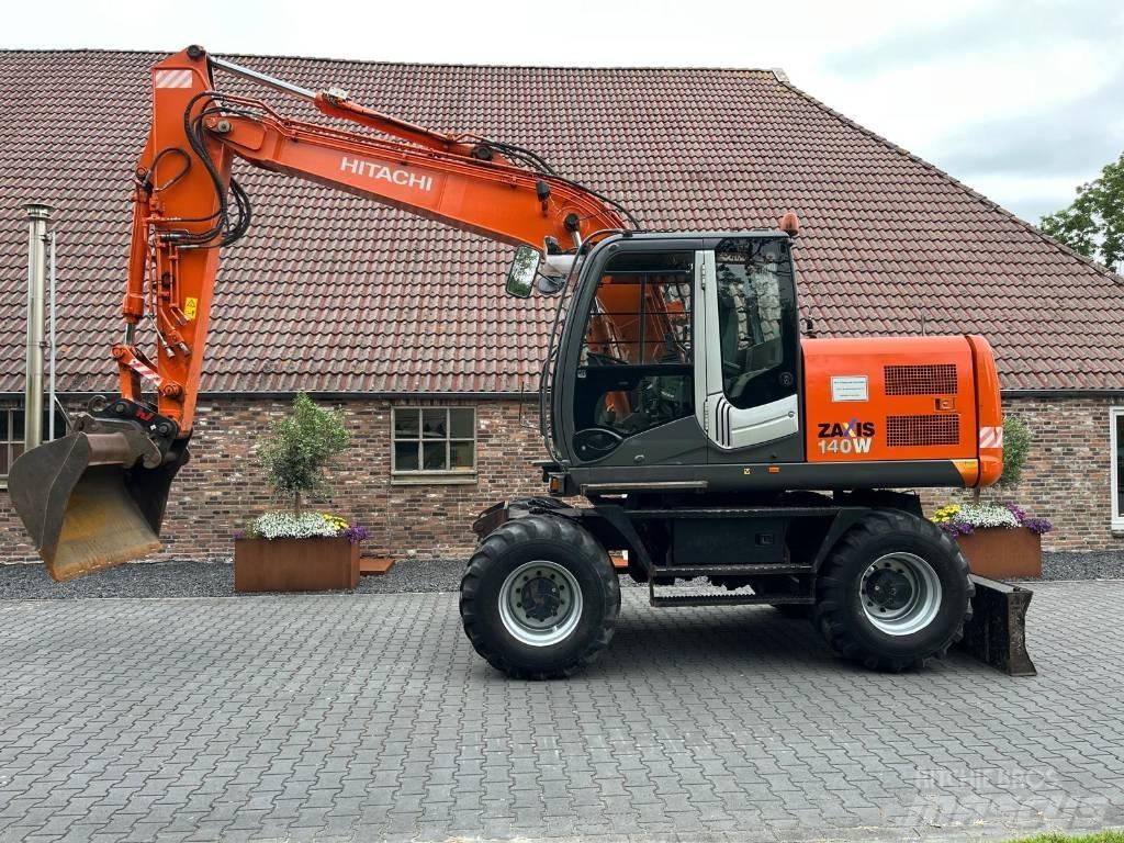 Hitachi ZX 140 W-3 Gumikerekes kotrók